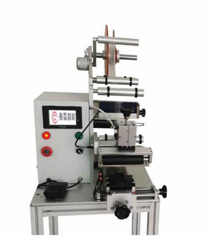 Cas de demande pratiques de machine à étiquetage à rouleau plat semi-automatique